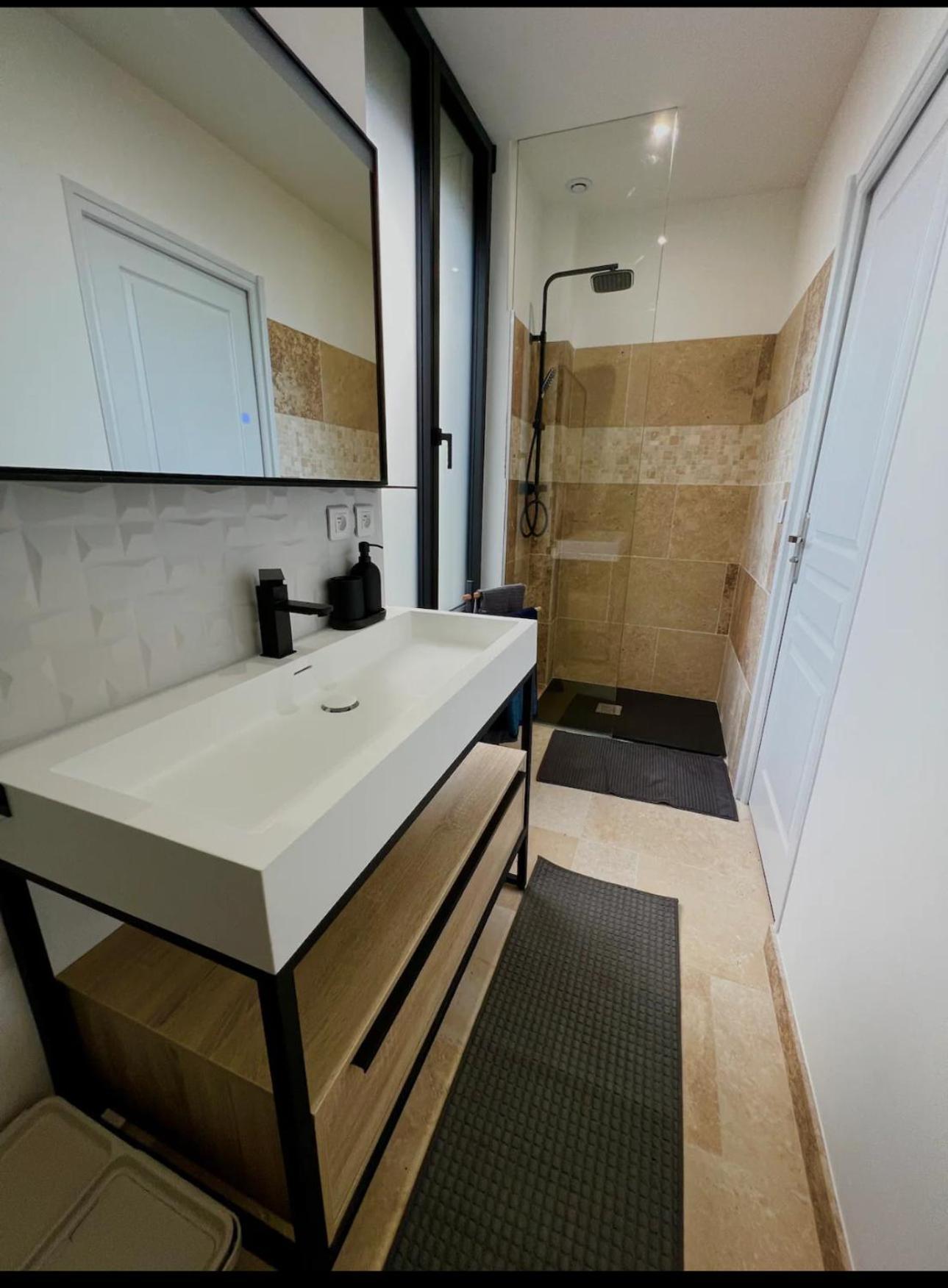 La Maison Du Faubourg Jacuzzi Vitry-le-Francois Luaran gambar